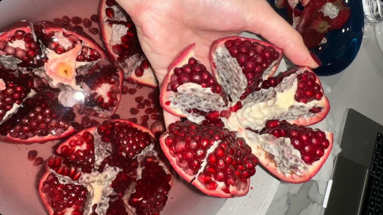 نگهداری رب انار چگونه طولانی نگهداری کنیم؟ 1 photo21599095057 1 rotated